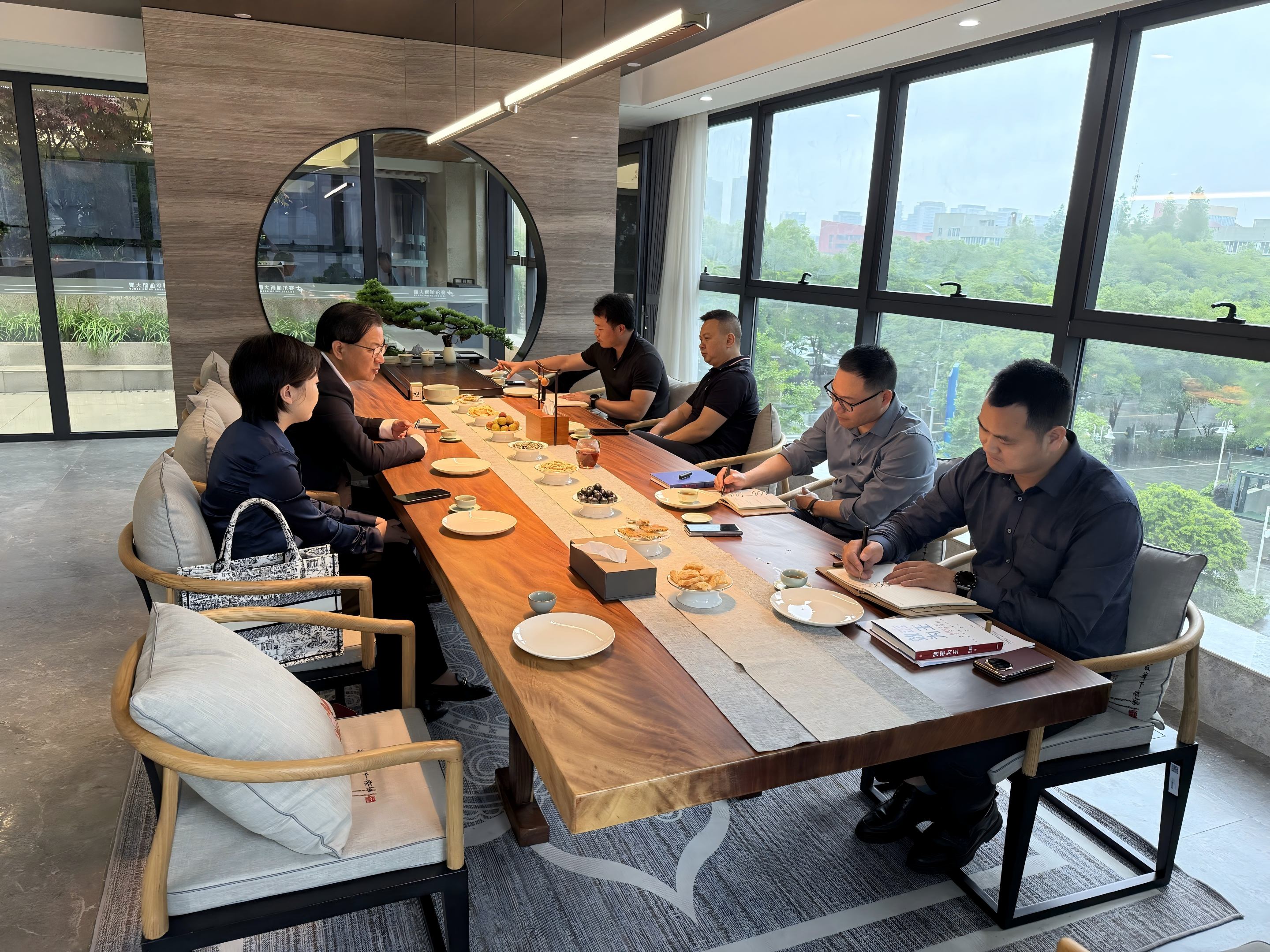 Wei Zhe and Vision Knight Capital Visit Sellers Union Group: Decoding U.S.-China Tariff Changes and New Cross-Border E-commerce Strategies